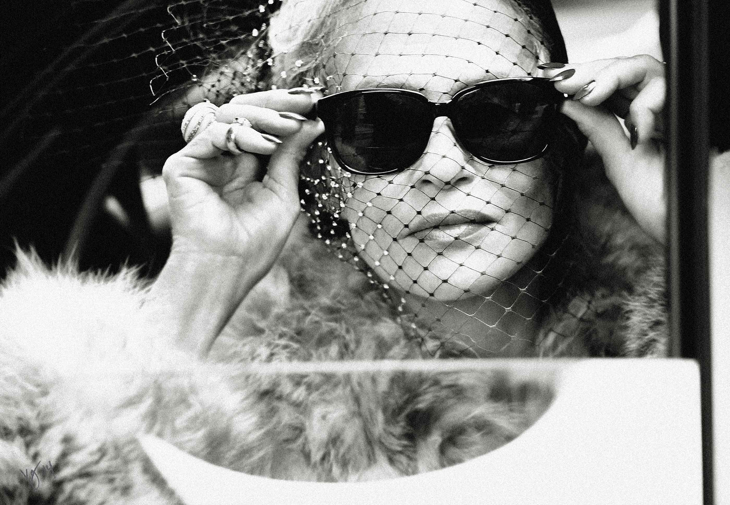 LAUREN HUTTON – VIOLET GREY